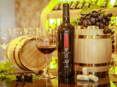 Lý do gỗ sồi được chọn làm thùng ngâm ủ rượu vang