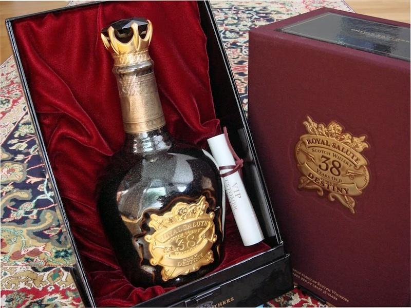 cach nhan biet ruou chivas 38 that