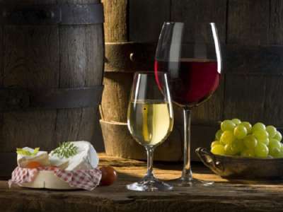 Sự khác biệt cơ bản giữa rượu vang trắng và rượu vang đỏ